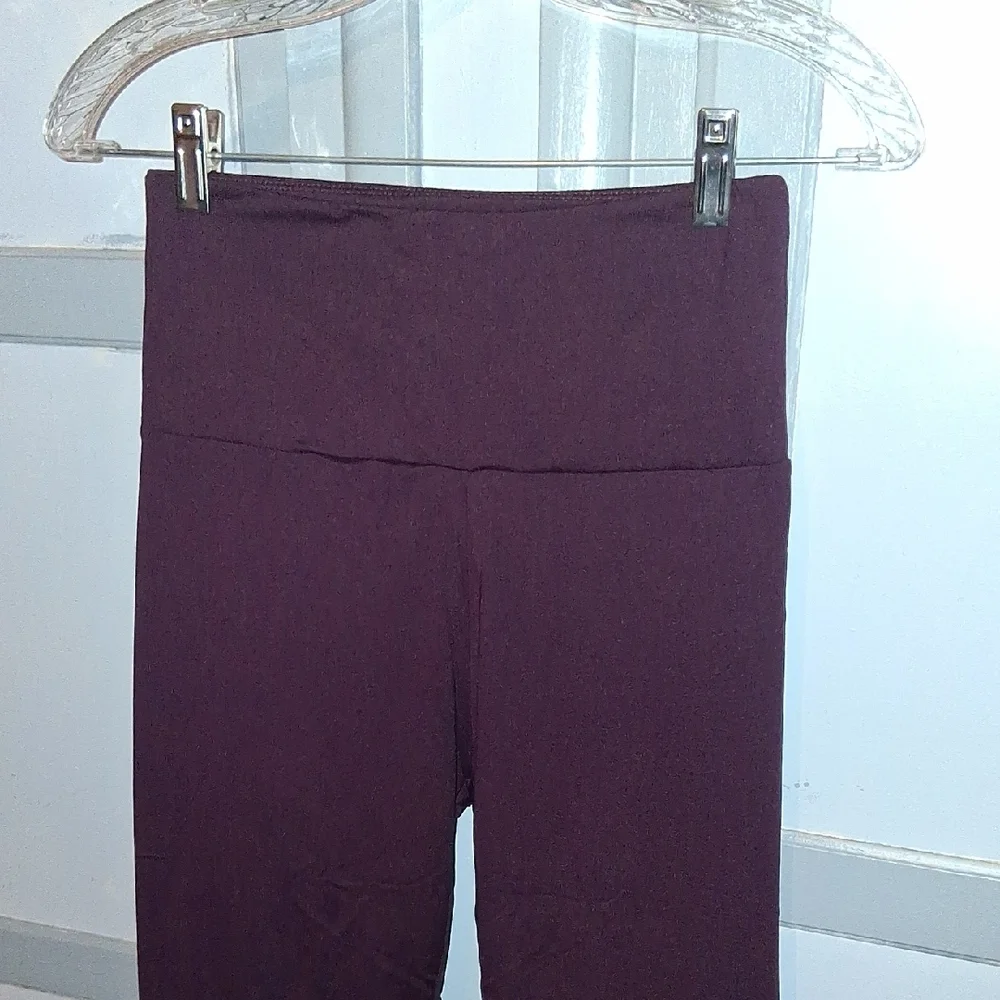 Amazon Women's Capri Leggings - Plum - Picture 2 of 3